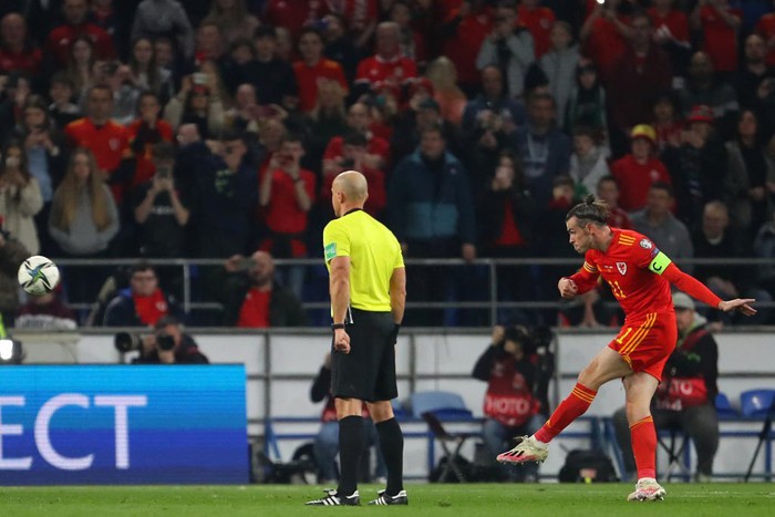 Bale lập cú đúp đưa Xứ Wales vào chung kết tranh vé vớt World Cup 2022 - Ảnh 2.