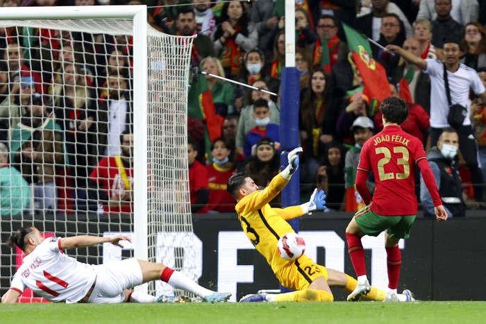 Bồ Đào Nha giành chiến thắng &quot;đau tim&quot; để vào chung kết tranh vé vớt World Cup - Ảnh 10.