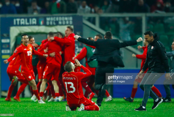 Niềm hạnh phúc của đội tuyển tí hon Bắc Macedonia sau trận thắng chấn động lịch sử trước Italy - Ảnh 5.