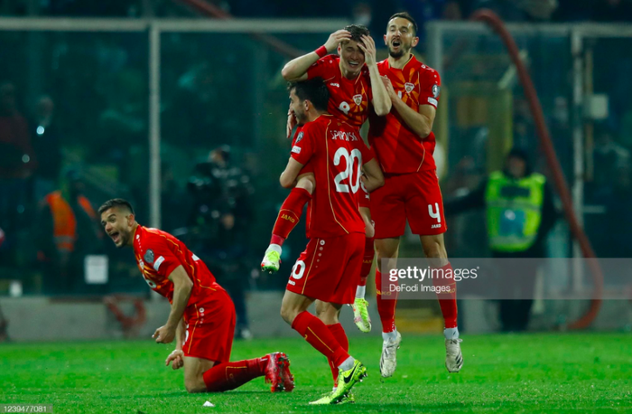 Niềm hạnh phúc của đội tuyển tí hon Bắc Macedonia sau trận thắng chấn động lịch sử trước Italy - Ảnh 3.
