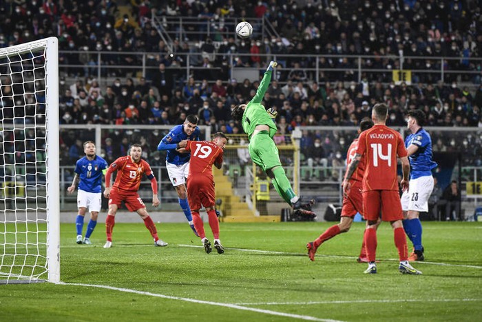 Địa chấn lịch sử: Italy thua nhục đội tí hon kém 61 bậc trên BXH FIFA, lần thứ 2 liên tiếp ngồi nhà xem World Cup - Ảnh 2.