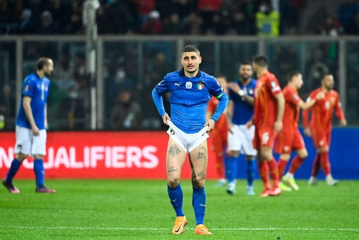 Chùm ảnh: Nỗi buồn vô hạn của Italy sau trận thua đau như &quot;ngàn nhát dao cứa vào tim&quot; trước Bắc Macedonia - Ảnh 5.