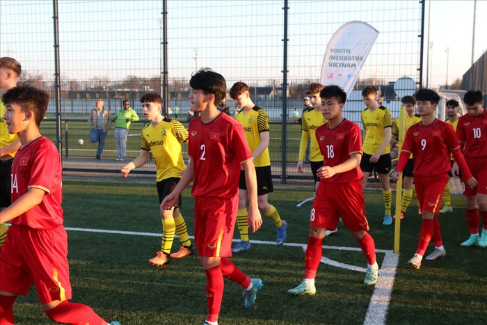 U17 Việt Nam đến điểm tập huấn mới sau một tuần đáng nhớ tại Dortmund - Ảnh 2.