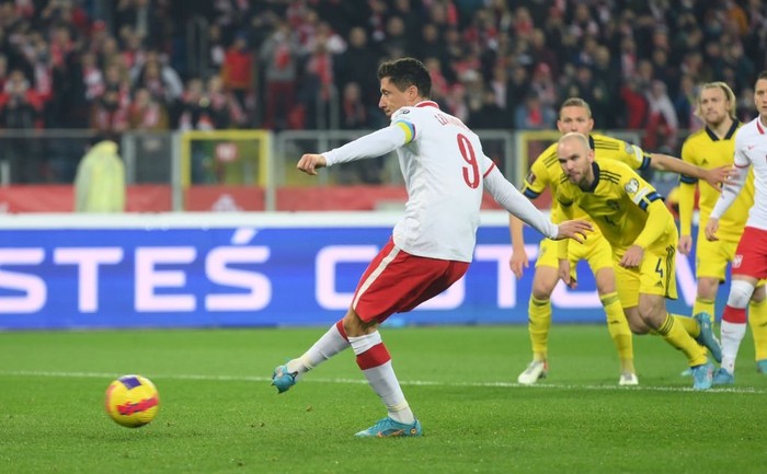 Lewandowski giúp tuyển Ba Lan góp mặt tại World Cup 2022 - Ảnh 2.