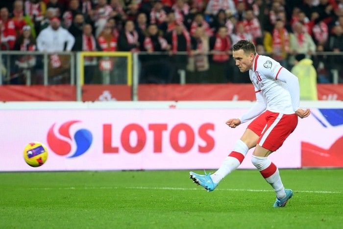 Lewandowski giúp tuyển Ba Lan góp mặt tại World Cup 2022 - Ảnh 3.