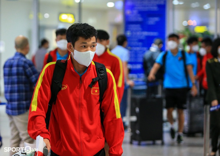 HLV tương lai của U23 Việt Nam đặt chân đến Hà Nội  - Ảnh 5.
