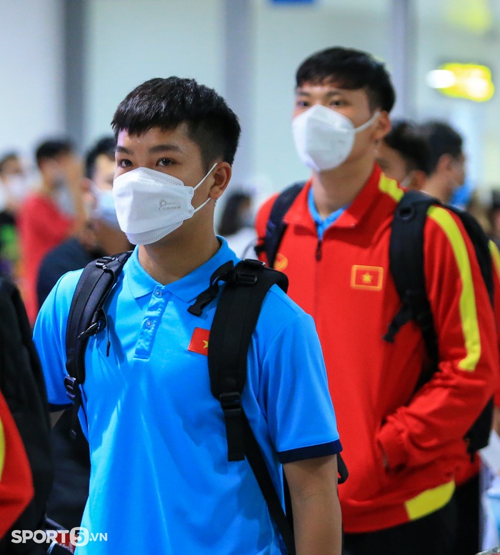 HLV tương lai của U23 Việt Nam đặt chân đến Hà Nội  - Ảnh 6.