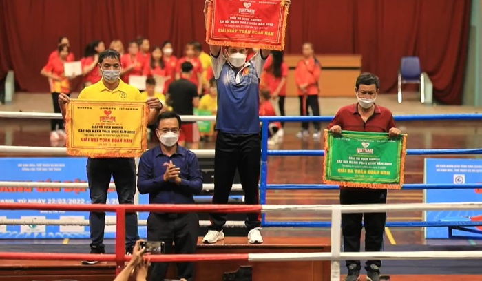 Thu Nhi giành vàng giải Vô địch boxing các đội mạnh toàn quốc 2022 mà không đổ 1 giọt mồ hôi - Ảnh 2.