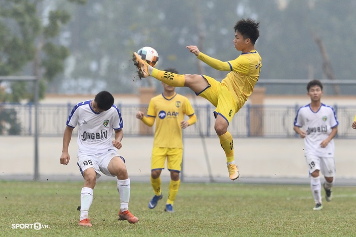 Sao trẻ U19 Nutifood tái hiện khoảnh khắc cảm xúc của Minh Vương ở vòng loại World Cup - Ảnh 2.