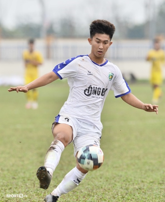 Sao trẻ U19 Nutifood tái hiện khoảnh khắc cảm xúc của Minh Vương ở vòng loại World Cup - Ảnh 8.