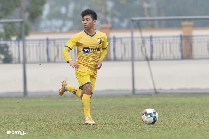 Sao trẻ U19 Nutifood tái hiện khoảnh khắc cảm xúc của Minh Vương ở vòng loại World Cup - Ảnh 7.