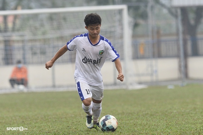 Sao trẻ U19 Nutifood tái hiện khoảnh khắc cảm xúc của Minh Vương ở vòng loại World Cup - Ảnh 9.