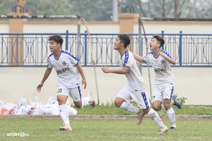 Sao trẻ U19 Nutifood tái hiện khoảnh khắc cảm xúc của Minh Vương ở vòng loại World Cup - Ảnh 3.
