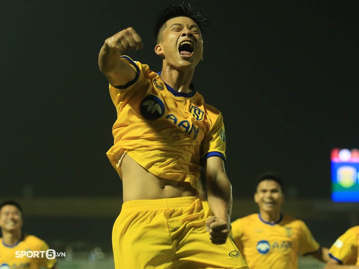 Cập nhật vòng 3 V.League 2022: Phan Văn Đức sút xa cực chất xé lưới HAGL - Ảnh 2.