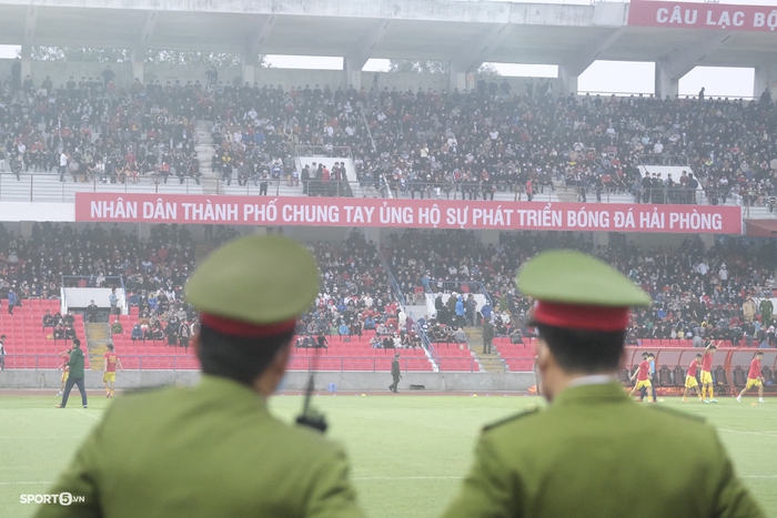 Sân Lạch Tray rực rỡ với màn thả bóng bay 30 triệu đồng trong trận Hải Phòng - Thanh Hoá - Ảnh 5.