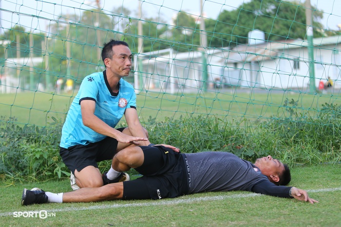 Bùi Tiến Dũng tích cực tập luyện trước cơ hội ra sân gặp CLB Hà Nội - Ảnh 6.