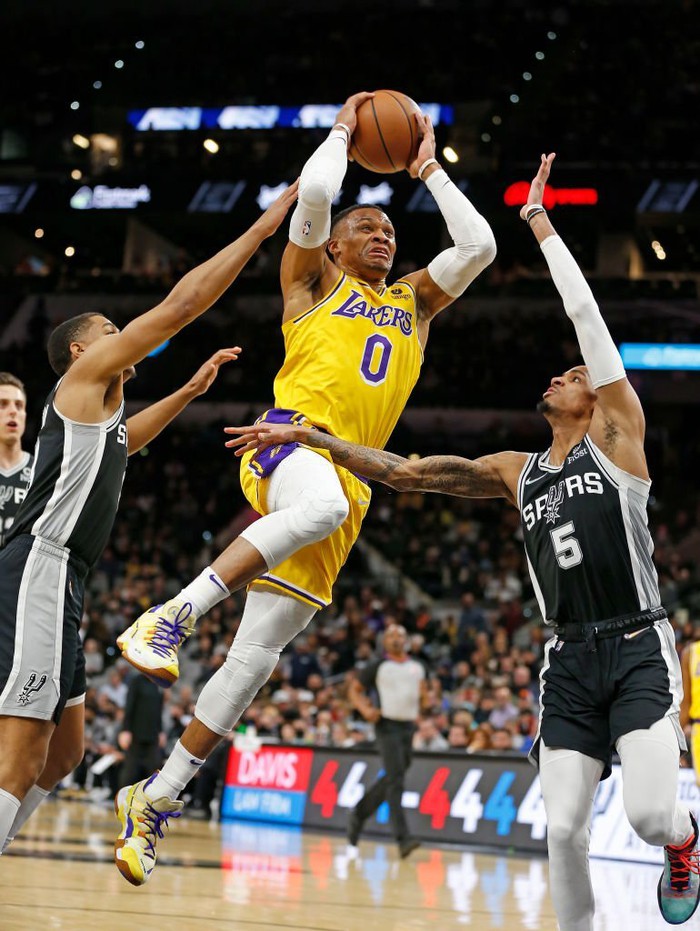 &quot;Giọt nước tràn ly&quot;: Russell Westbrook lần đầu đáp trả khi mạng sống gia đình bị fan Lakers đe dọa - Ảnh 3.