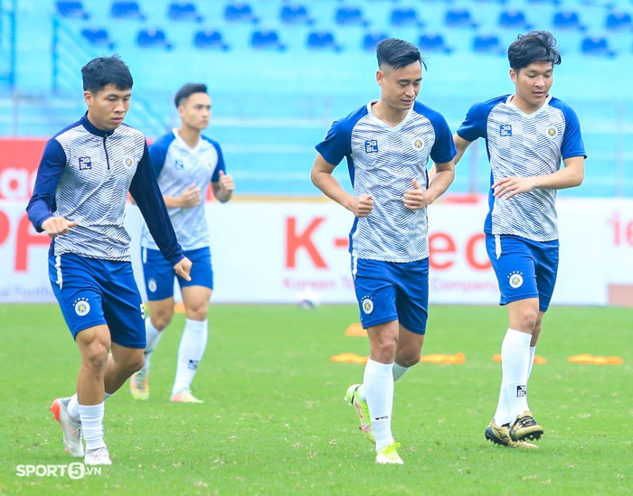 Tấn Trường bị hụt hơi hậu Covid-19, nhóm cầu thủ U23 Việt Nam của CLB Hà Nội được khen thưởng - Ảnh 11.