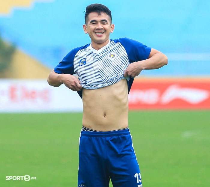 Tấn Trường bị hụt hơi hậu Covid-19, nhóm cầu thủ U23 Việt Nam của CLB Hà Nội được khen thưởng - Ảnh 10.