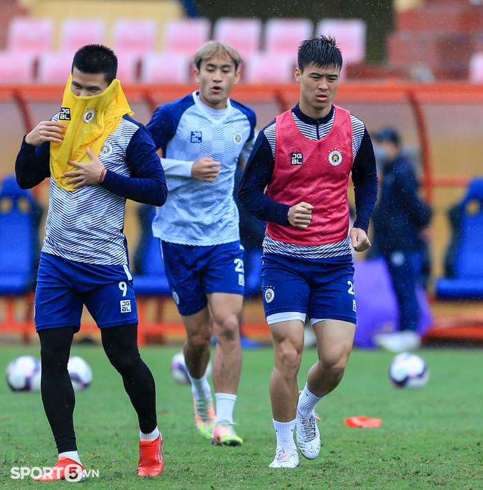 Duy Mạnh tái xuất sau chấn thương, có thể cùng Hà Nội FC đấu Viettel - Ảnh 1.