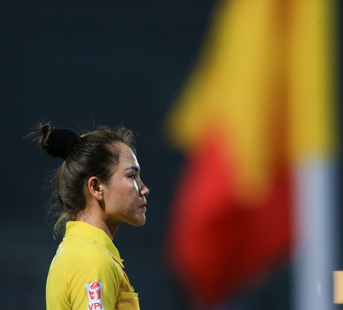 Nữ trọng tài gây chú ý ở trận Viettel - Cần Thơ tại Cúp quốc gia 2022 - Ảnh 6.