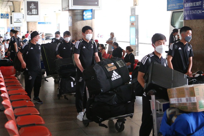 CLB Nhật Bản mang 4 tấn hành lý sang Việt Nam đối đầu với HAGL tại AFC Champions League - Ảnh 4.