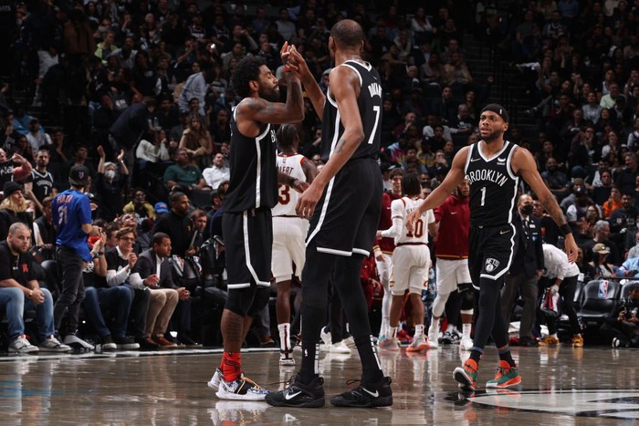 Kyrie Irving toả sáng rực rỡ đưa Brooklyn Nets vào Playoffs - Ảnh 3.