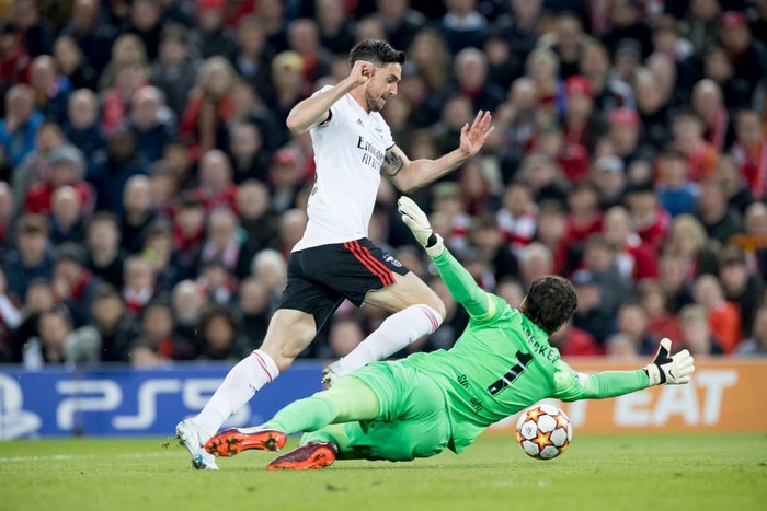 Bị cầm hòa khó tin, Liverpool trải qua thời khắc thót tim trước khi đoạt vé vào bán kết Champions League - Ảnh 10.