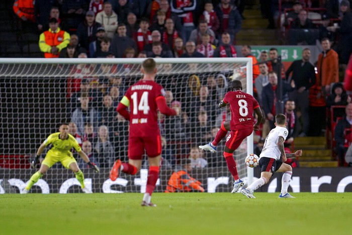 Bị cầm hòa khó tin, Liverpool trải qua thời khắc thót tim trước khi đoạt vé vào bán kết Champions League - Ảnh 7.