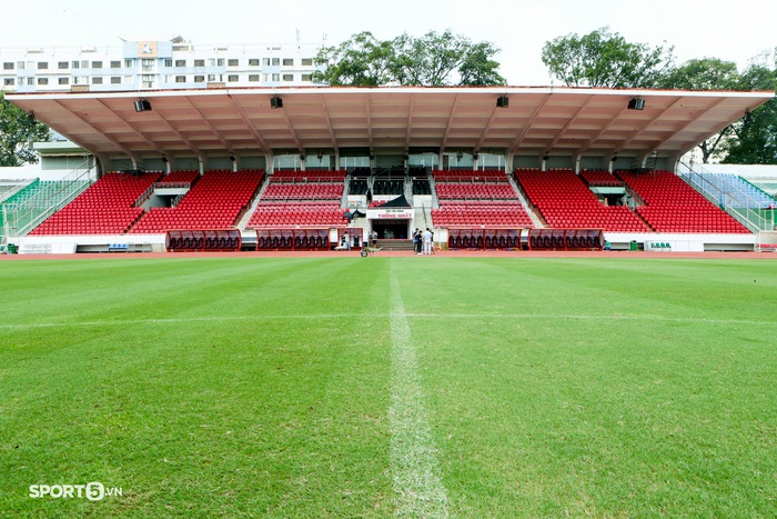 Sân Thống Nhất khoác lên diện mạo mới dưới sự giám sát của AFC - Ảnh 1.