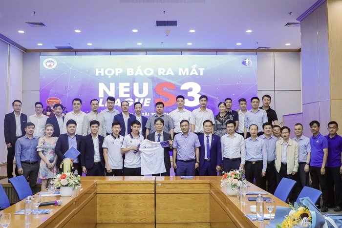 Hùng Dũng đi truyền lửa bóng đá cho sinh viên trước ngày lên U23 Việt Nam đá SEA Games 31 - Ảnh 3.