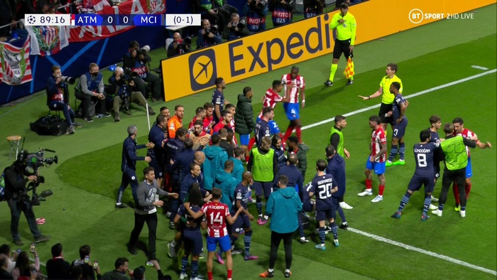 Đội trưởng Atletico tố cầu thủ Man City câu giờ châm ngòi cho ẩu đả - Ảnh 2.