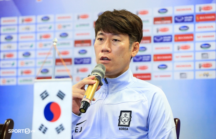 Đồng nghiệp và cầu thủ U20 Hàn Quốc đưa HLV Park Hang-seo &quot;lên mây&quot; - Ảnh 1.