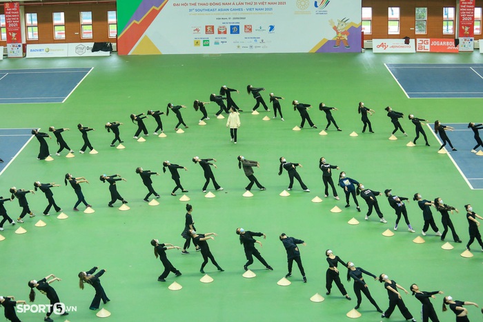 Gần 1000 nghệ sĩ, diễn viên múa miệt mài tập luyện cho khai mạc SEA Games 31 - Ảnh 3.