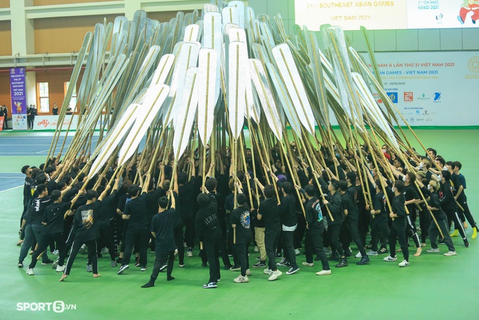 Gần 1000 nghệ sĩ, diễn viên múa miệt mài tập luyện cho khai mạc SEA Games 31 - Ảnh 13.
