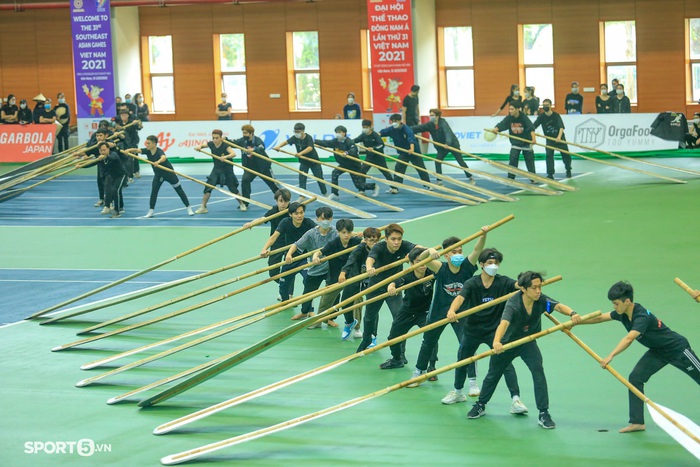 Gần 1000 nghệ sĩ, diễn viên múa miệt mài tập luyện cho khai mạc SEA Games 31 - Ảnh 12.