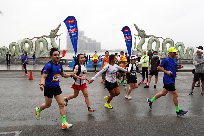 Giải chạy bán marathon Tây Hồ: Sôi động với sự tham gia của gần 3000 VĐV - Ảnh 2.