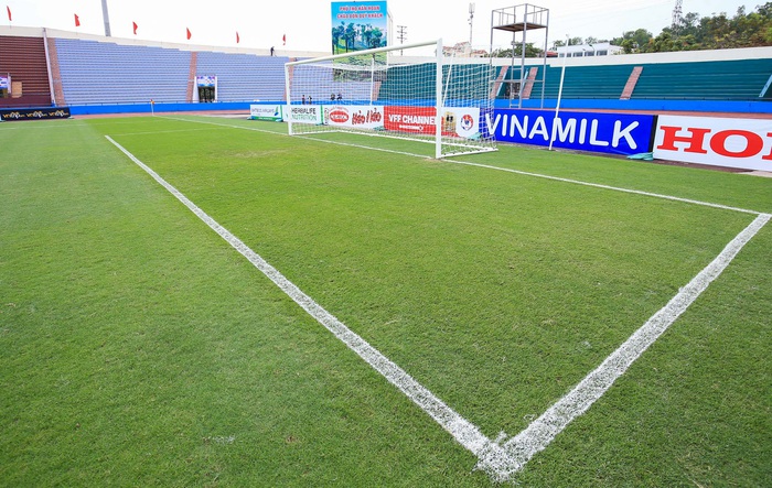 Mãn nhãn với mặt sân Việt Trì trước trận U23 Việt Nam - U20 Hàn Quốc - Ảnh 2.