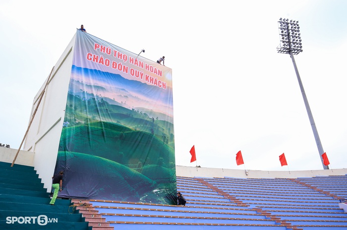 Mãn nhãn với mặt sân Việt Trì trước trận U23 Việt Nam - U20 Hàn Quốc - Ảnh 12.