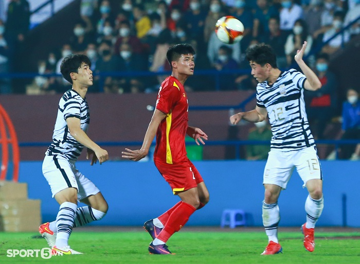 U23 Việt Nam hụt bàn thắng đáng tiếc sau cú &quot;trivela&quot; bất ngờ và đẹp mắt  - Ảnh 1.