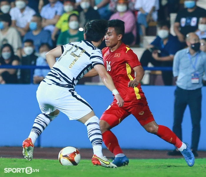 U23 Việt Nam hụt bàn thắng đáng tiếc sau cú &quot;trivela&quot; bất ngờ và đẹp mắt  - Ảnh 9.