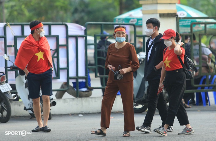 Trận U23 Việt Nam vs U20 Hàn Quốc kém sức hút từ khán giả Phú Thọ - Ảnh 7.