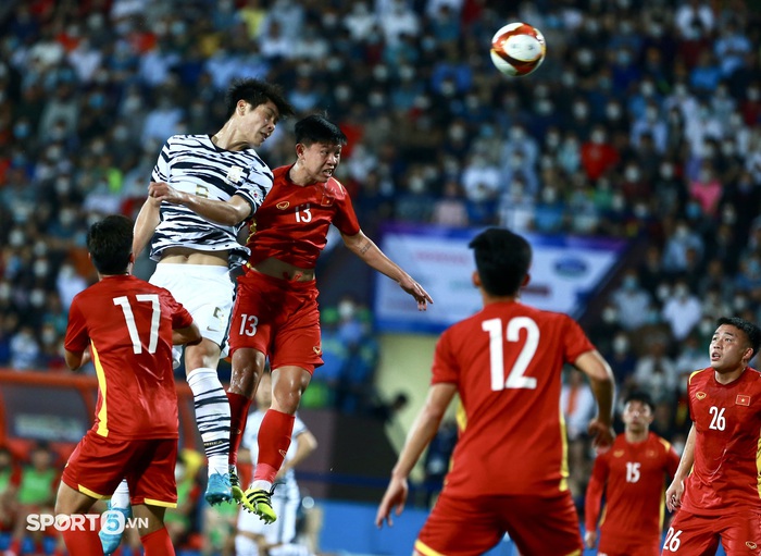 Đội trưởng U23 Việt Nam sút penalty dễ dàng ghi bàn vào lưới U20 Hàn Quốc - Ảnh 9.