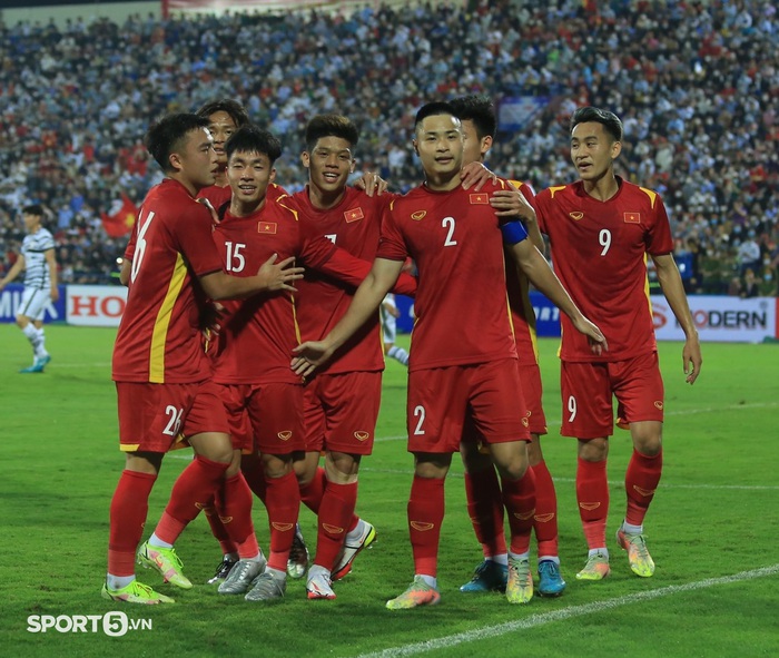 Đội trưởng U23 Việt Nam sút penalty dễ dàng ghi bàn vào lưới U20 Hàn Quốc - Ảnh 6.
