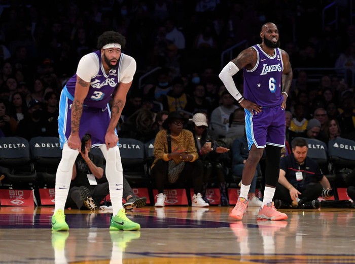 Los Angeles Lakers tiếp tục thất bại trong ngày LeBron James và Anthony Davis trở lại sàn đấu - Ảnh 1.