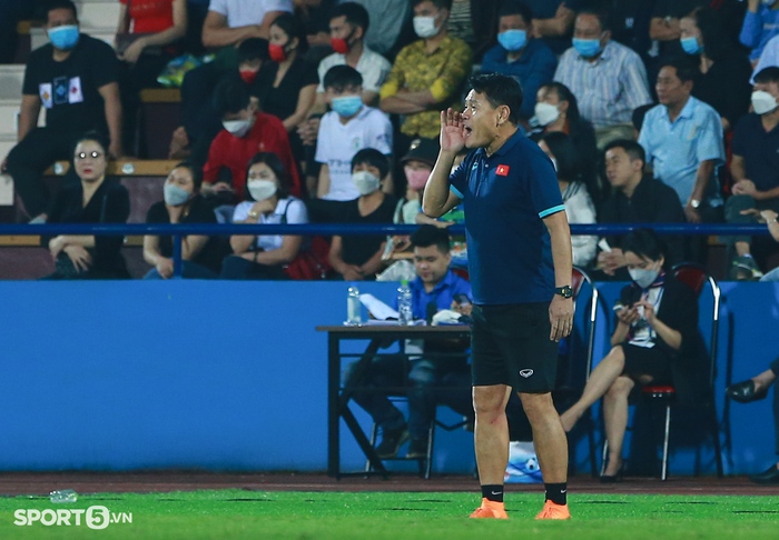 HLV Park Hang-seo cúi đầu suy tư sau khi U23 Việt Nam gỡ hoà U20 Hàn Quốc - Ảnh 12.