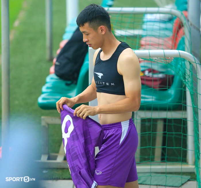 Cầu thủ U23 Việt Nam khoe body săn chắc trước trận đấu với U20 Hàn Quốc - Ảnh 3.