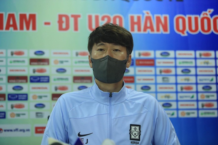 HLV U20 Hàn Quốc: &quot;3 cầu thủ trên 23 tuổi của Việt Nam quá đặc biệt&quot; - Ảnh 1.
