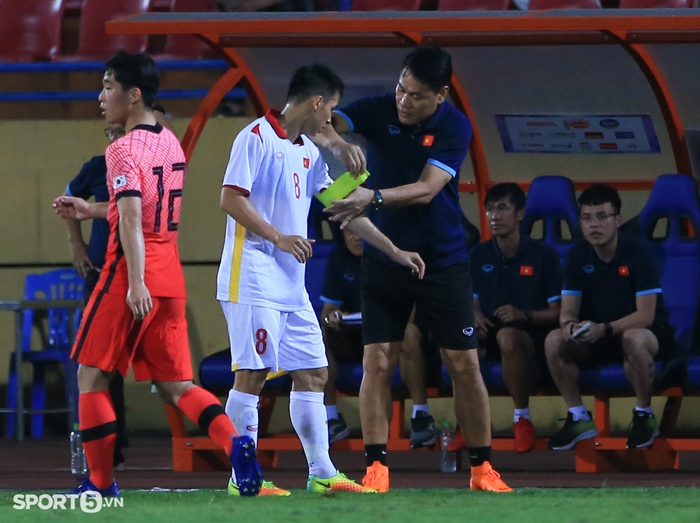 Đỗ Hùng Dũng quên đeo băng đội trưởng U23 Việt Nam - Ảnh 4.