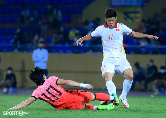 4 cái tên bị loại, U23 Việt Nam chốt 21 cầu thủ dự SEA Games 31 - Ảnh 1.
